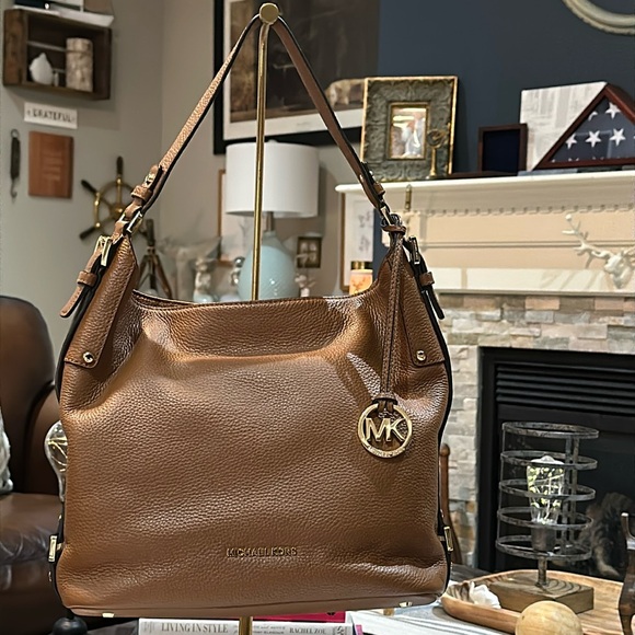 Authentic Michael Kors Bedford Belted Venus Leather Shoulder Bag in Luggage, EUC - Picture 2 of 16